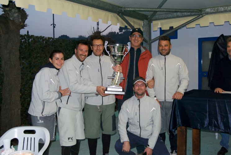 L'equipaggio di Flashcube premiato dal Presidente LNI Ortona Eugenio Rapino