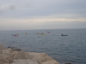Alcuni momenti della gara tra canoisti
